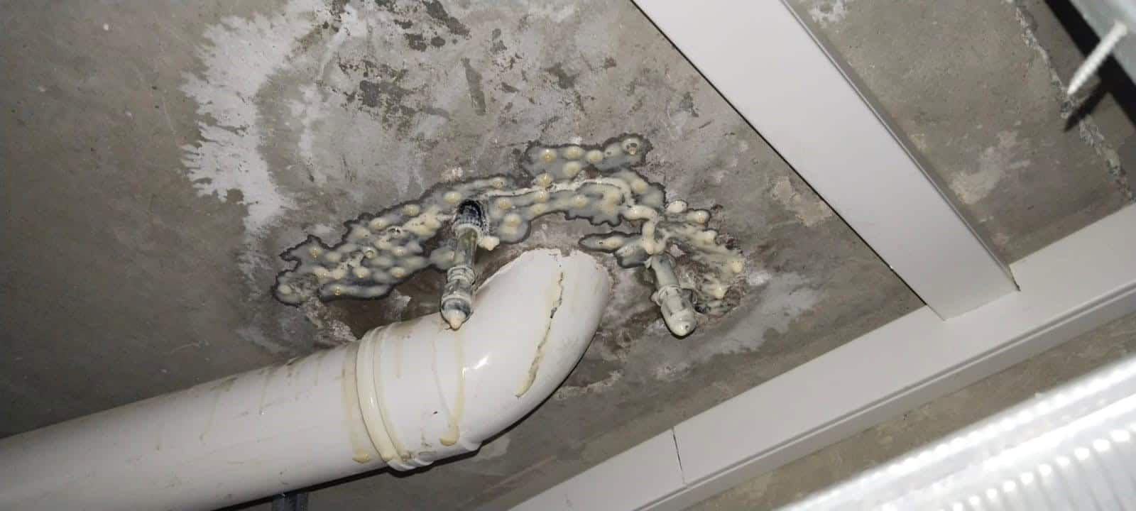 Ceiling Water Leakage Symptoms 1 PU Injection Grouting For Ceiling Leakage
