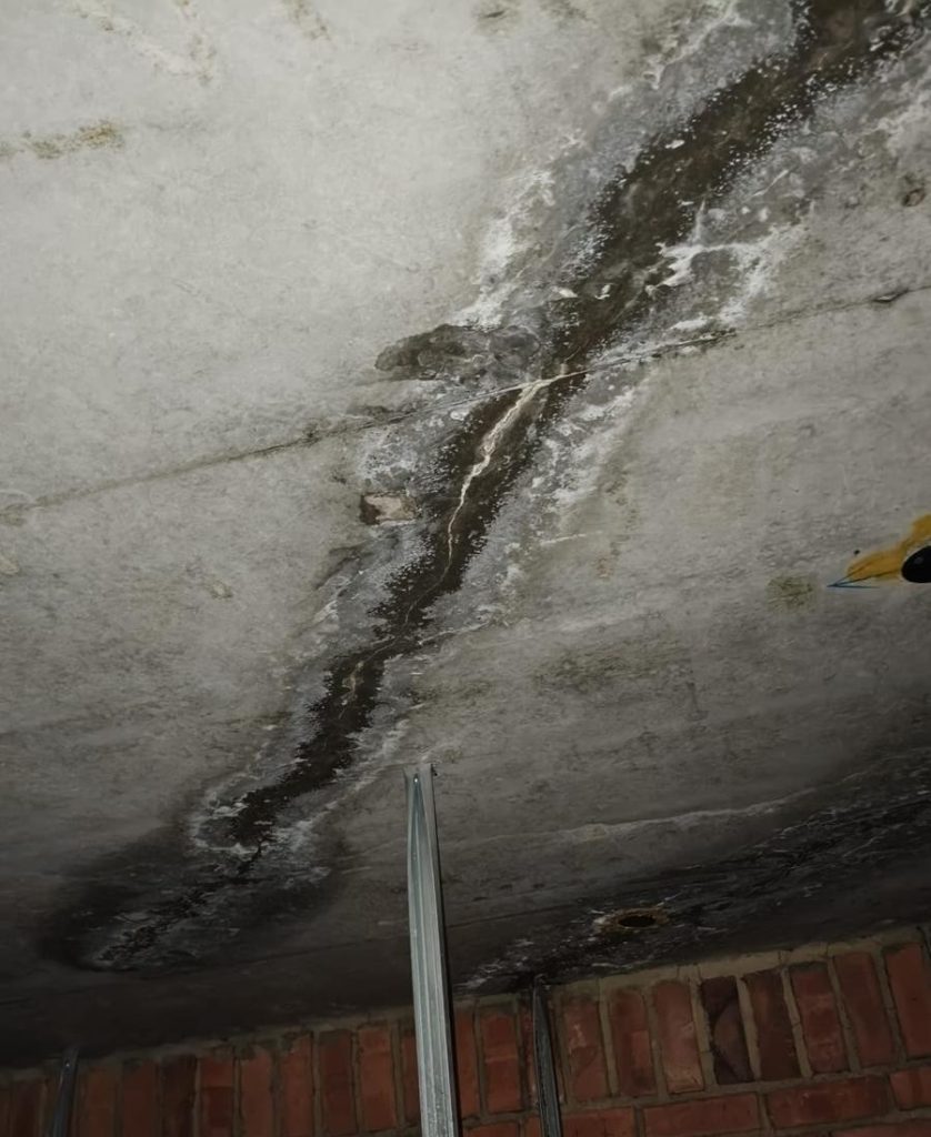 How to Identify Basement Water Infiltration Sources? 1 Concrete Cracks and Micro Cracks