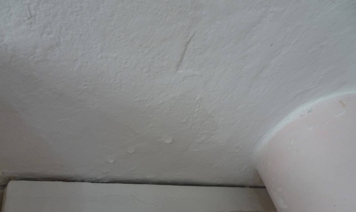 Common signs of water leakage