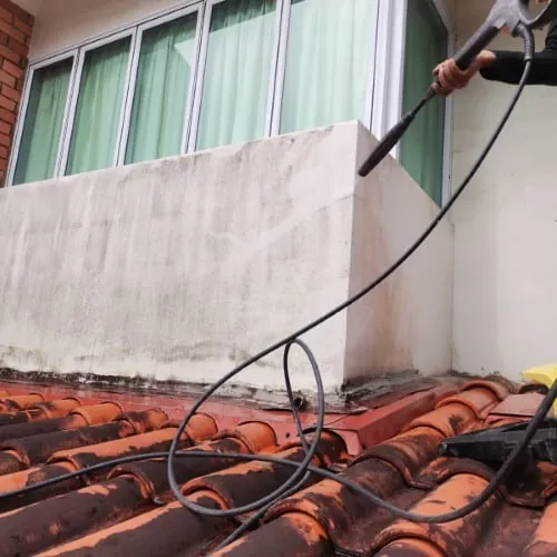 High-pressure polyurethane injection grouting to stop the water ingress